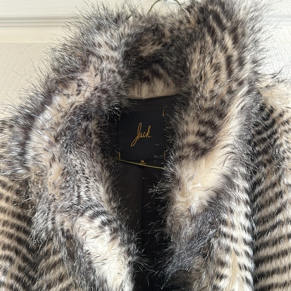 Jack Faux fur vest. Size M. Black and white   EUC - Picture 8 of 10